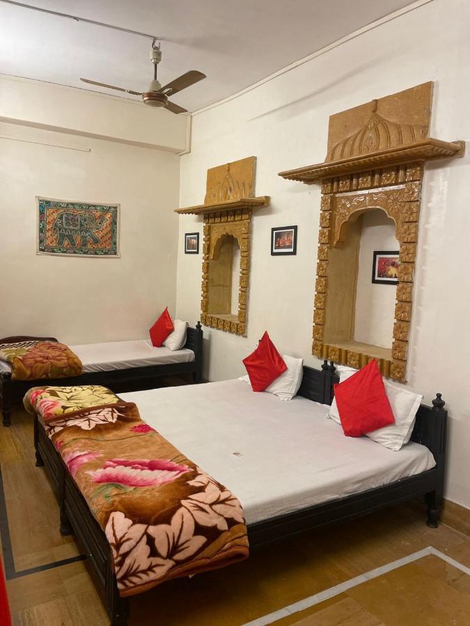 Hotel Dilbar Safari Jaisalmer Bagian luar foto